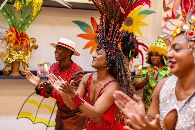 aula-de-samba-no-p_55311429317_l - 
